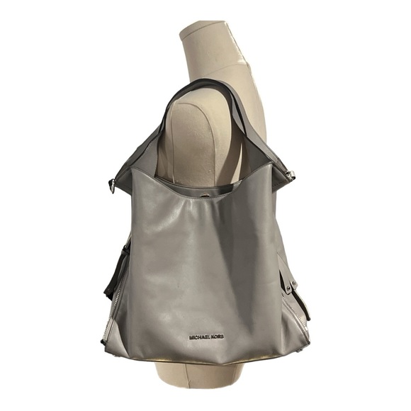 Michael Kors Grey Leather Handbag. - Picture 2 of 11